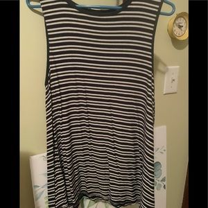 Sleeveless stripped tunic